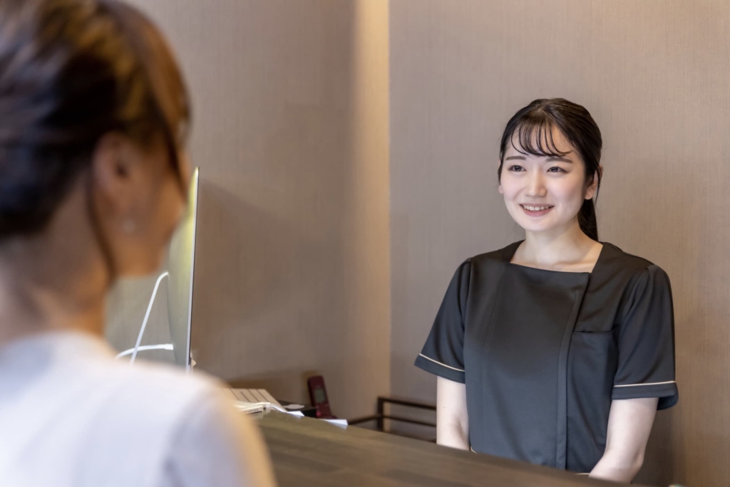 女性スタッフ